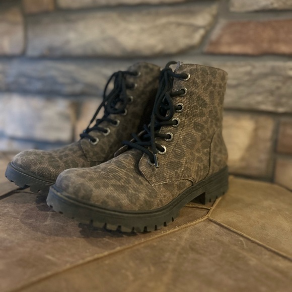 Blowfish Malibu Leopard Combat Boots - Picture 4 of 4
